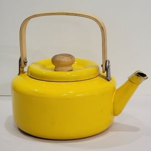 1987 National houseware Monte Carlo Yellow Enamel Ware Teapot wooden handle